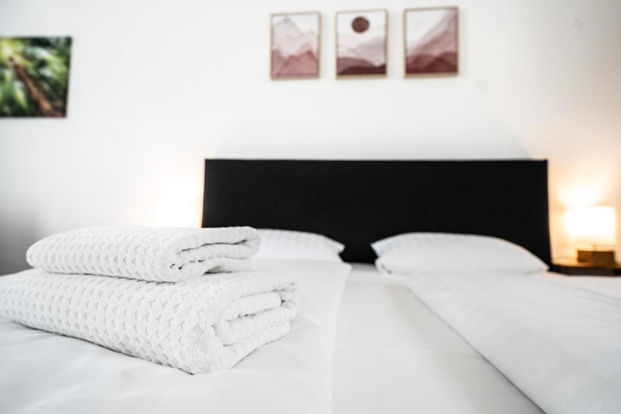 Hotel Zur Alten Stadtkellerei Leipzig Bagian luar foto A duvet on a bed