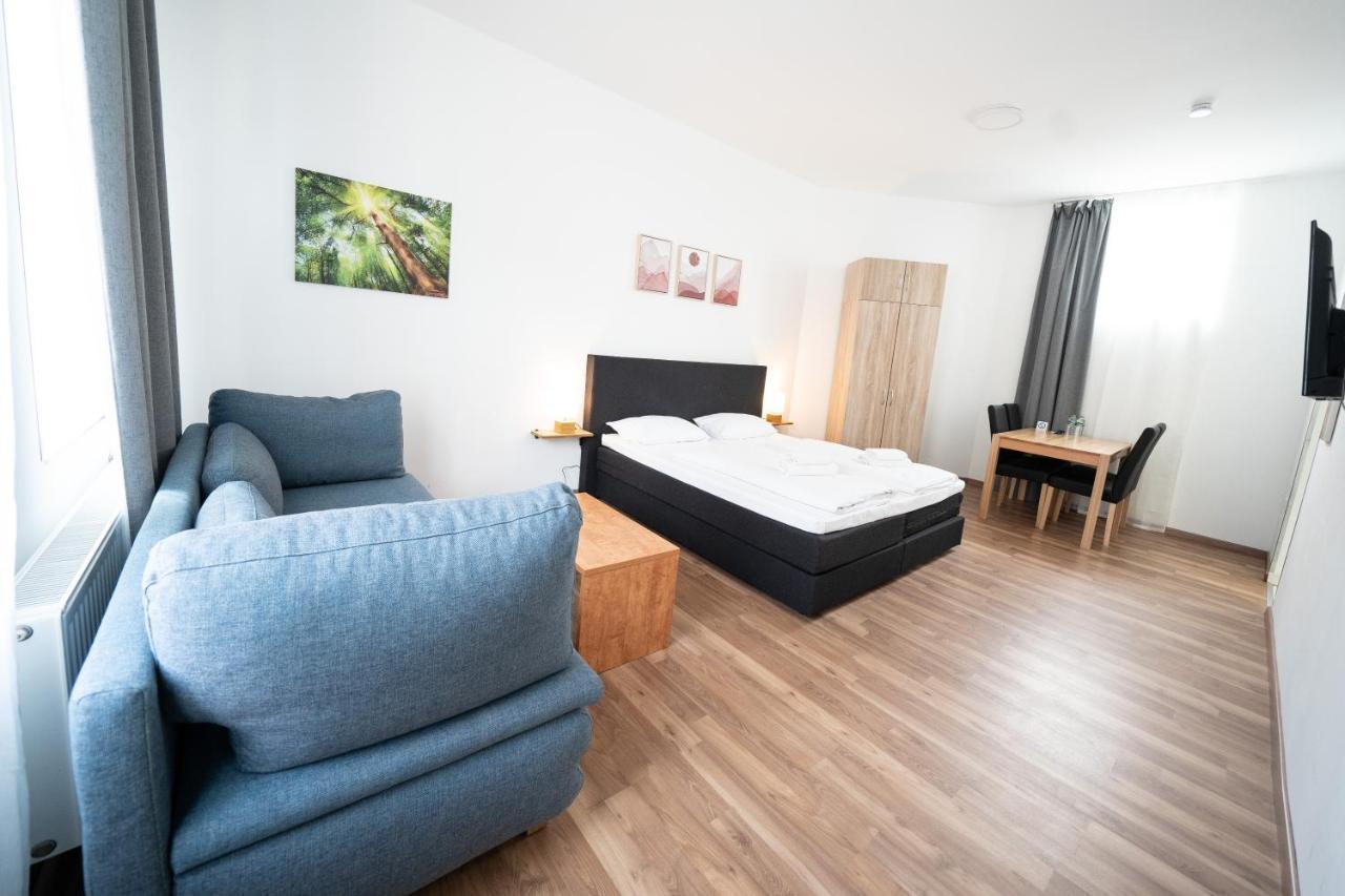Hotel Zur Alten Stadtkellerei Leipzig Bagian luar foto A typical studio apartment