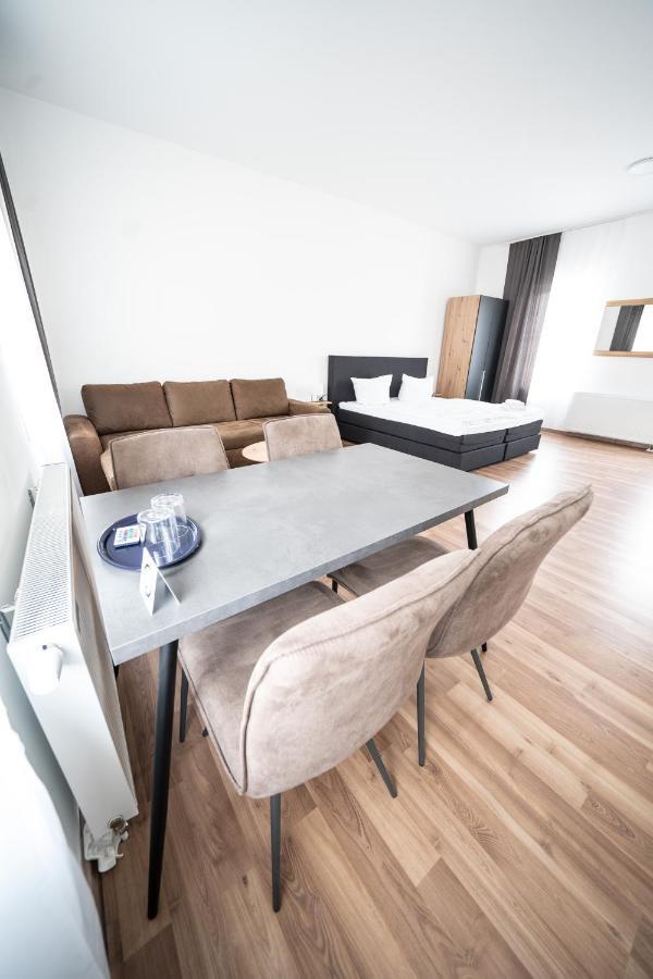 Hotel Zur Alten Stadtkellerei Leipzig Bagian luar foto A typical serviced apartment in Berlin, Germany
