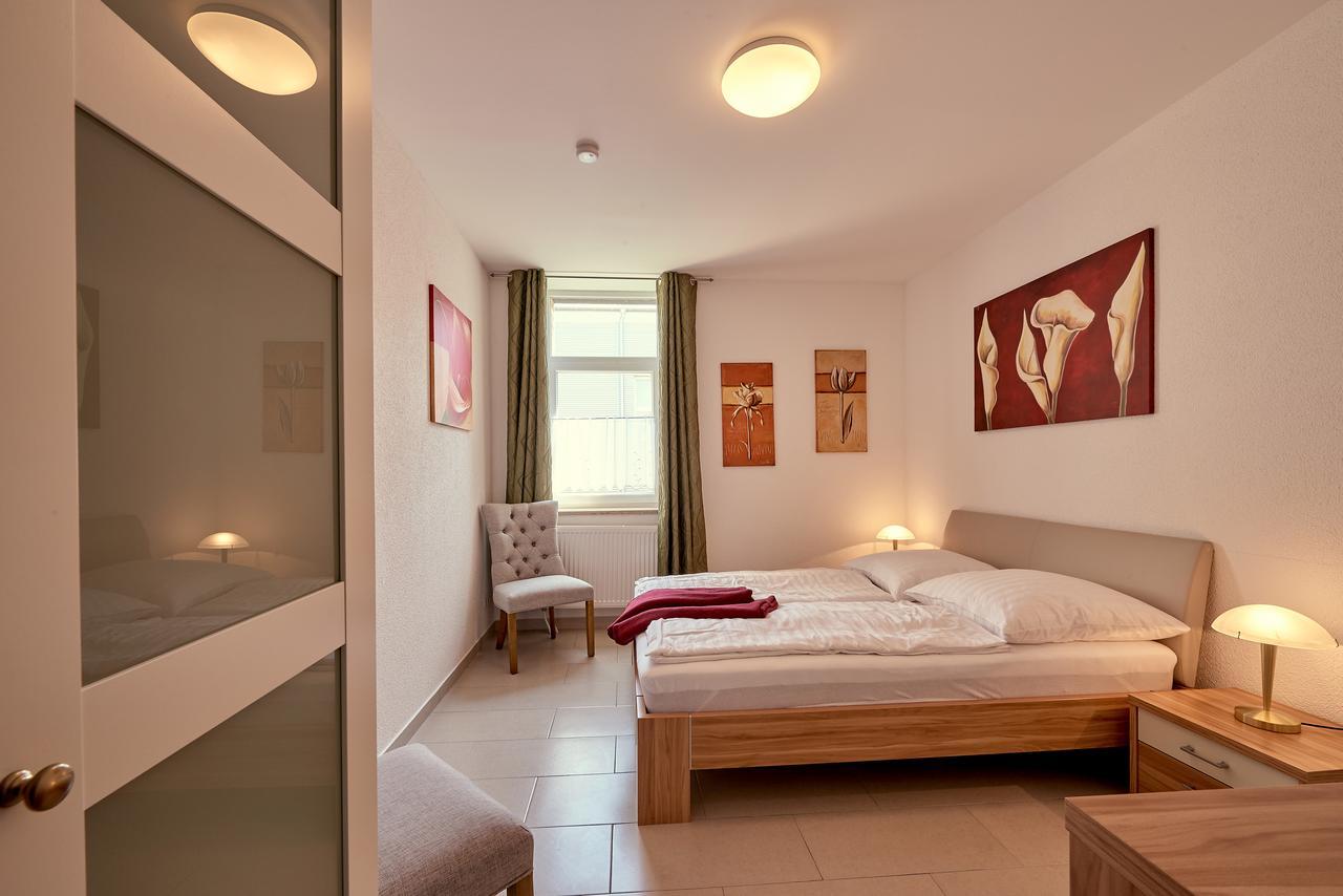Hotel Zur Alten Stadtkellerei Leipzig Bagian luar foto A bedroom